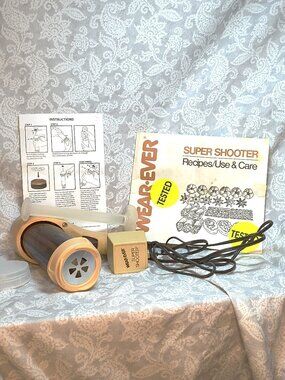 Vintage WORKING Wear-Ever Super Shooter electric cookie pastry press gun #70123